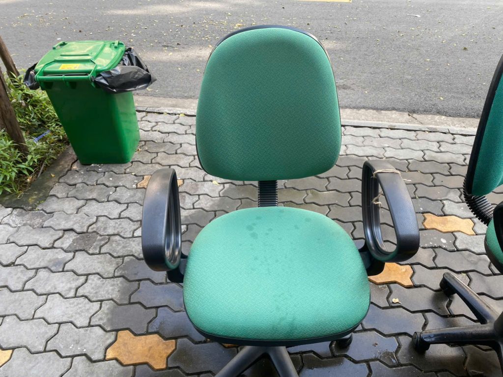 Hình ảnh ghế trước khi giặt